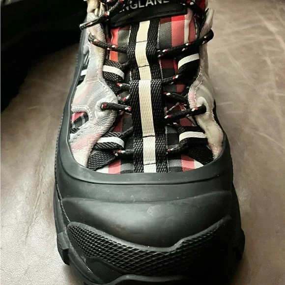 Stylish Plaid Sneakers with Red Accents - Picture 7 of 10